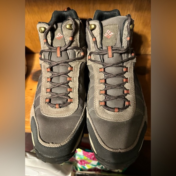 Brown Boots with Lace-up Front and Durable Soles - Picture 3 of 3